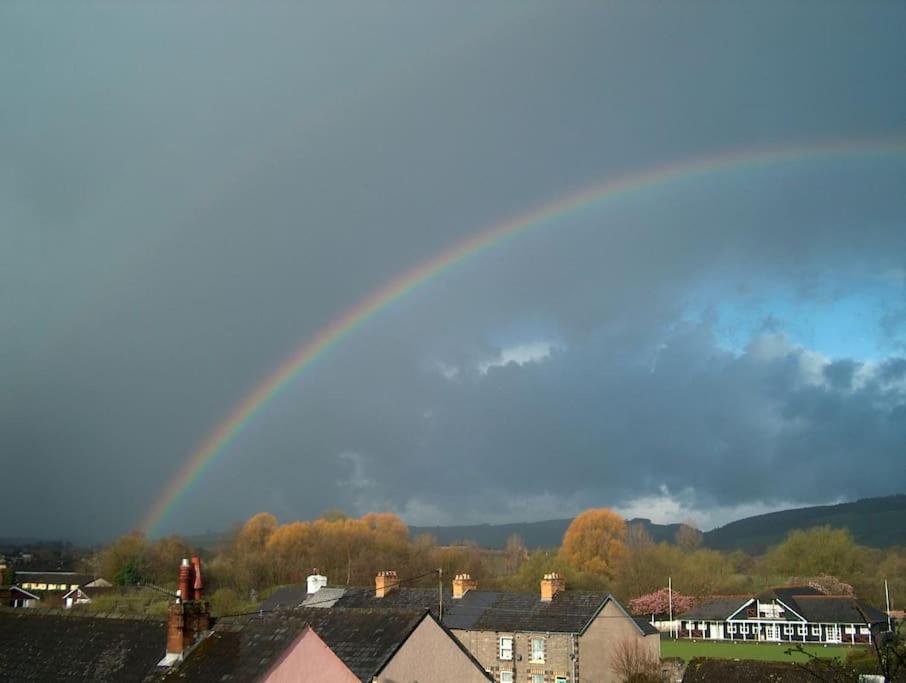 Villa Mountain Views In The Heart Of Brecon Town Esterno foto