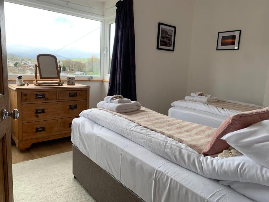 Villa Mountain Views In The Heart Of Brecon Town Esterno foto