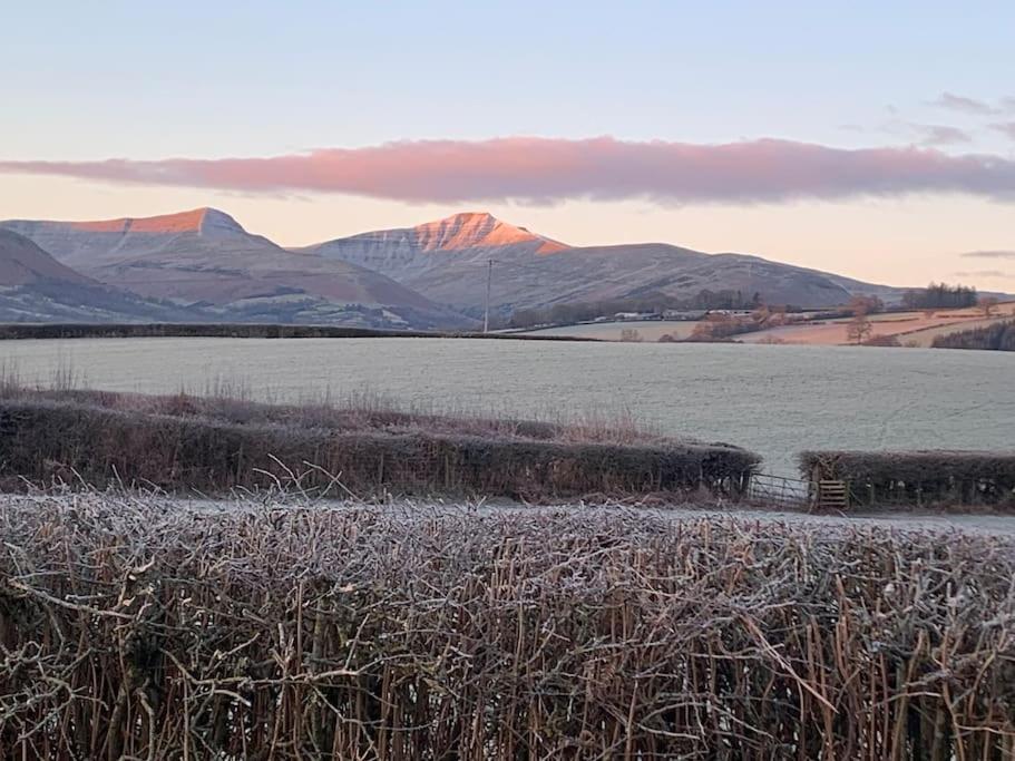 Villa Mountain Views In The Heart Of Brecon Town Esterno foto